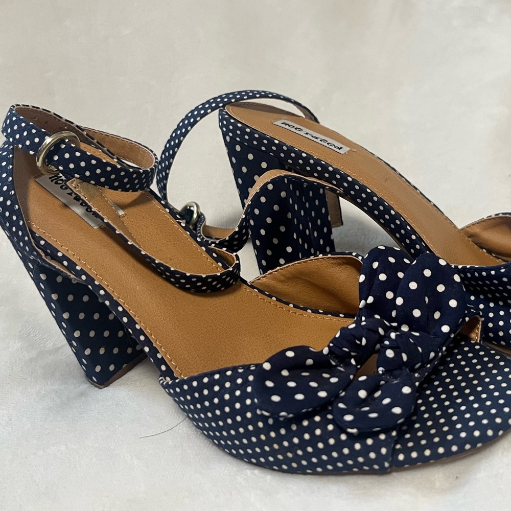 Navy Blue with white polka dots, Not Rated Brand Heels with bows, size 8.5. - Picture 5 of 6